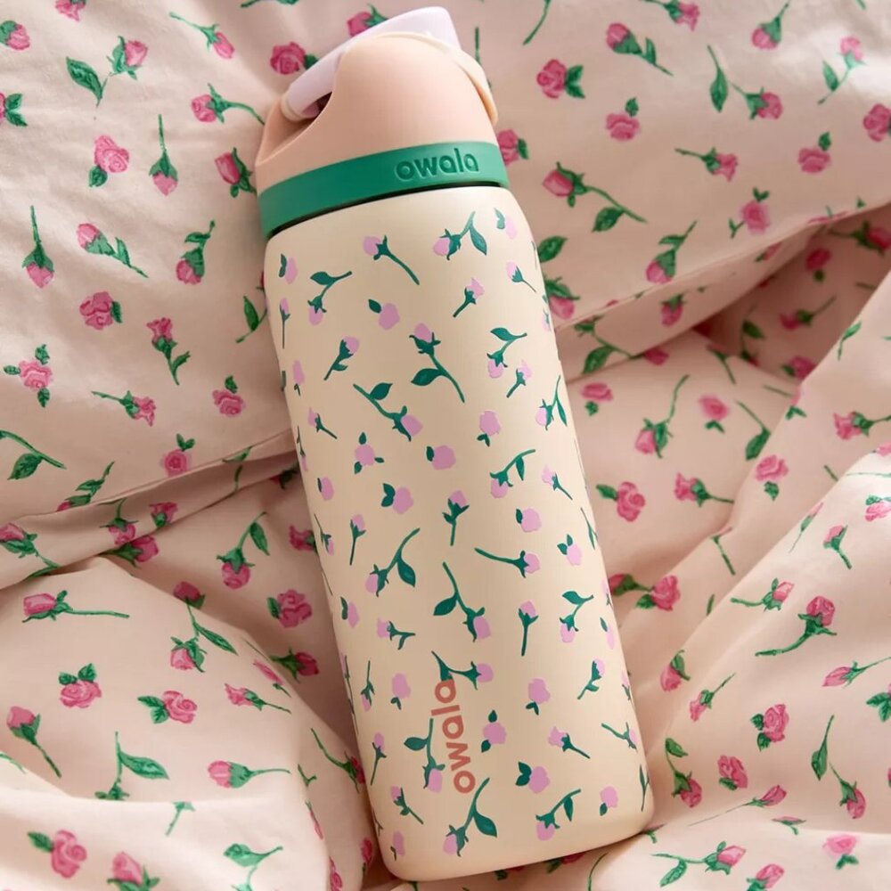 "Tea Time" Rose Floral Owala - 32 oz Freesip - Limited Edition UO Color - Picture 2 of 8
